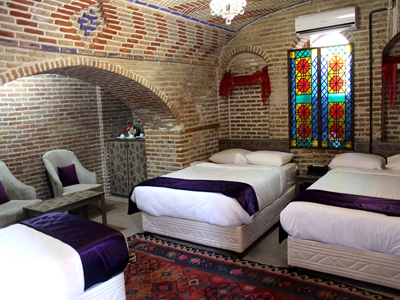 اتاق پنج تخته هتل سنتی خانه بهروزی قزوین